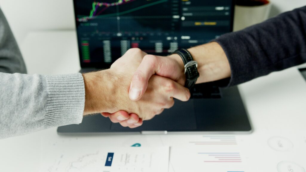 two shaking hands illustrating Conflict Resolution Techniques Requirement Elicitation