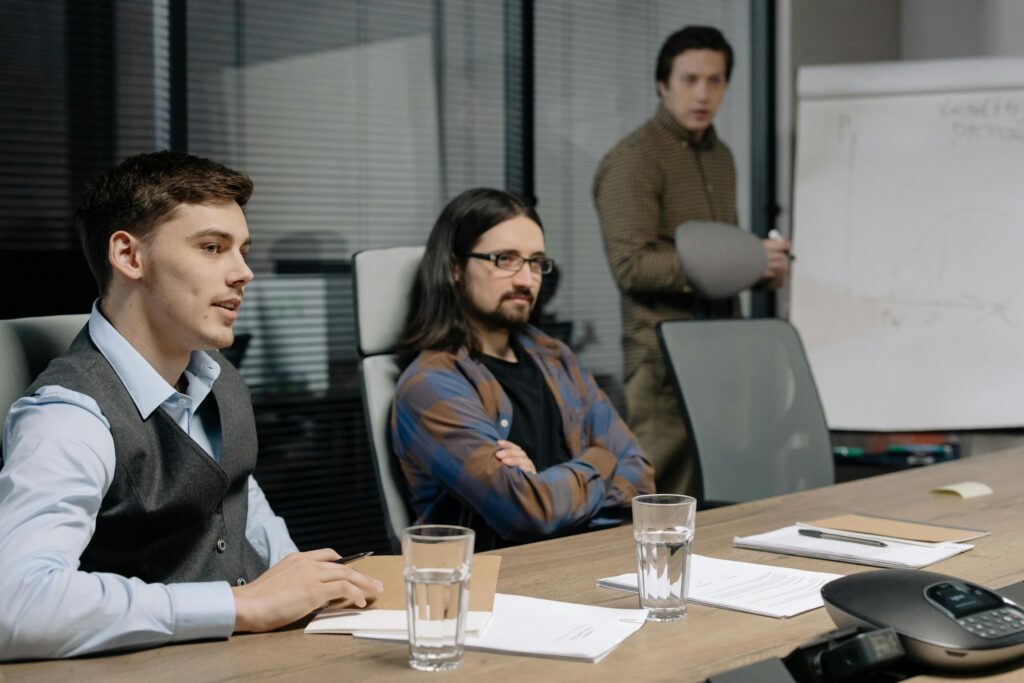 three men reacting surprised illustrating Repartee in Requirements Engineering